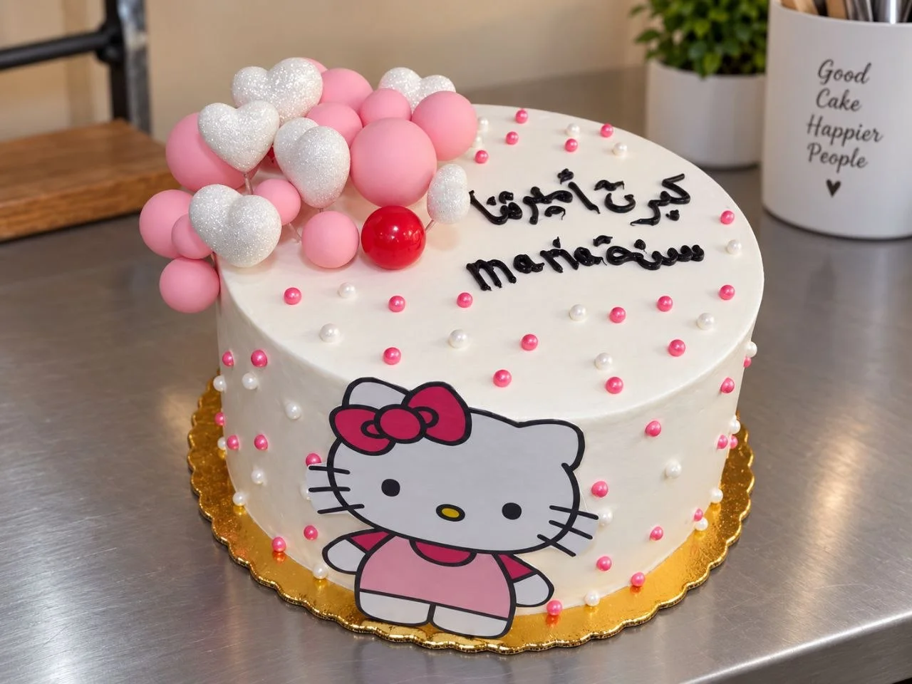 كاتو عيد ميلاد بتصميم هيلو كيتي وكرات وردية